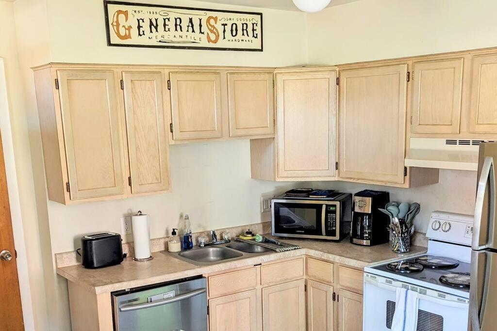Escape On Hambright'S Alley! Walk 2 Everything! Cyclists Welcome! 1St Fl Unit A Cumberland Exterior photo